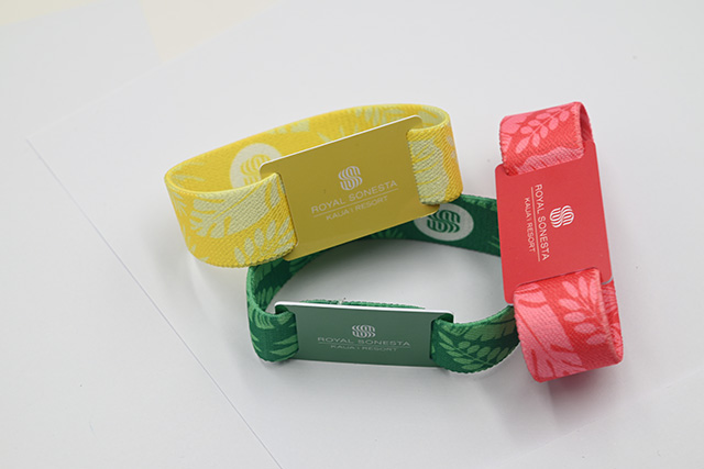 RFID技術(shù)的應(yīng)用范圍非常廣泛,如電子停車收費(fèi)管理等 RFID技術(shù)的應(yīng)用范圍非常廣泛,如電子停車收費(fèi)管理等